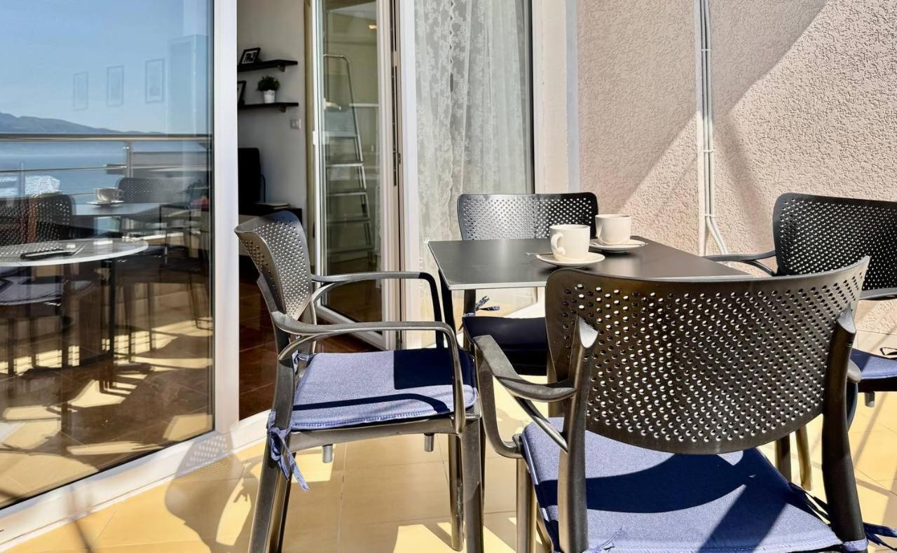 Two Worlds Sea View Apartamento