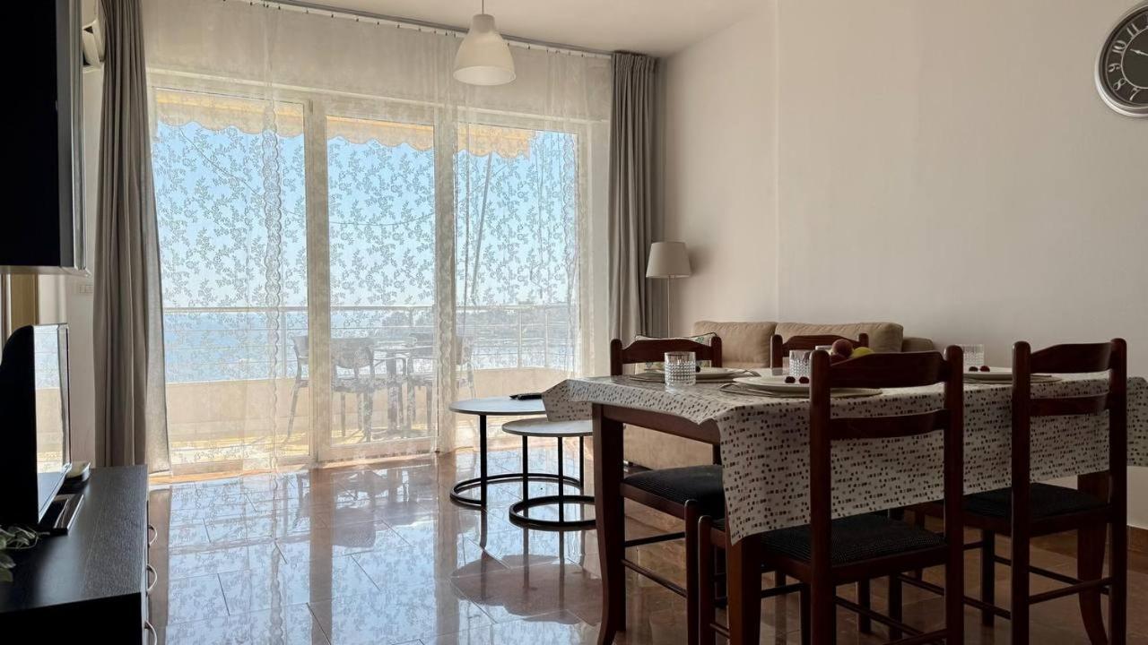 Two Worlds Sea View Apartamento